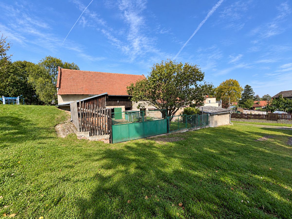 Prodej rodinného domu 276 m², pozemek 748 m² – fotografie 4