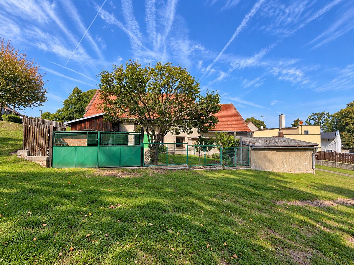 Prodej rodinného domu 276 m², pozemek 748 m² – fotografie 3