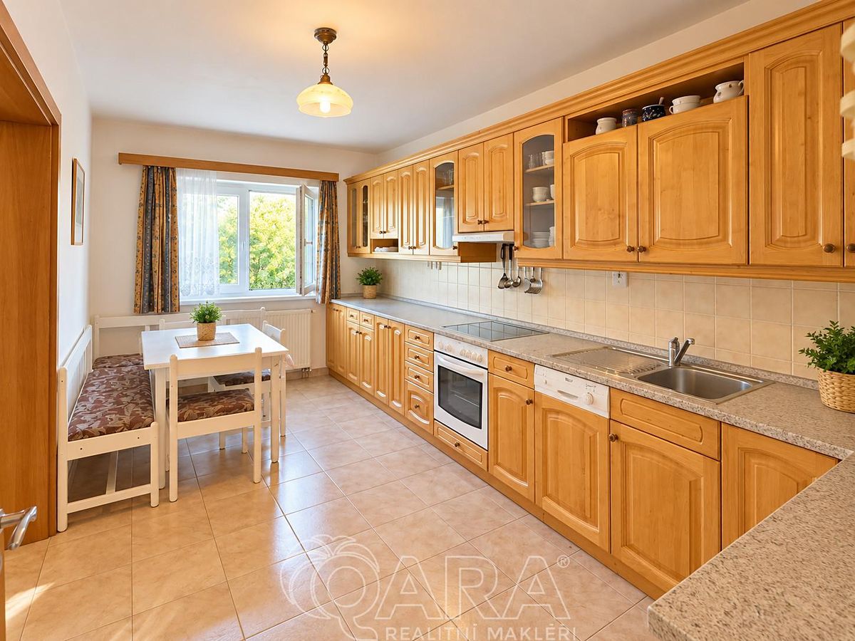 Pronájem rodinného domu 199 m², pozemek 1914 m² – fotografie 2