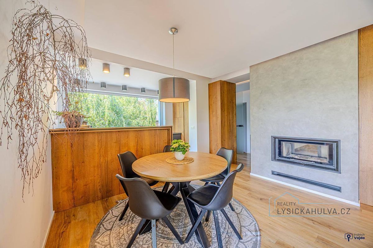 Prodej rodinného domu 320 m², pozemek 914 m² – fotografie 5