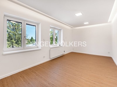 Pronájem komerčního prostoru, 200 m² (2 z 21)