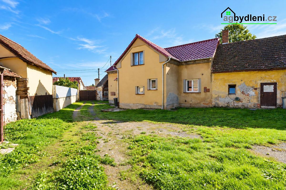 Prodej rodinného domu 114 m², pozemek 2339 m²