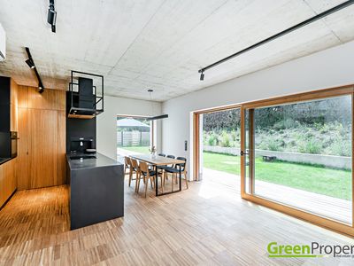 Prodej rodinného domu 308 m², pozemek 1907 m²
