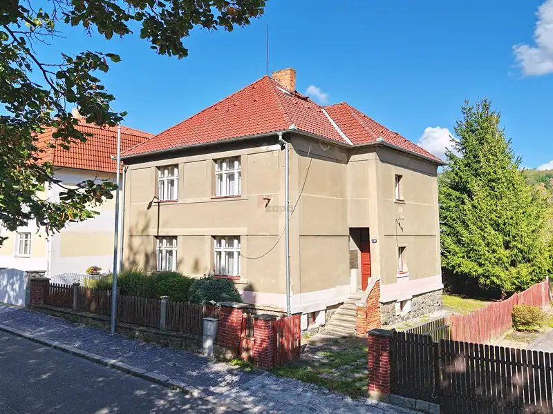 Prodej rodinného domu 264 m², pozemek 697 m², Strakonice – náhled fotky 2