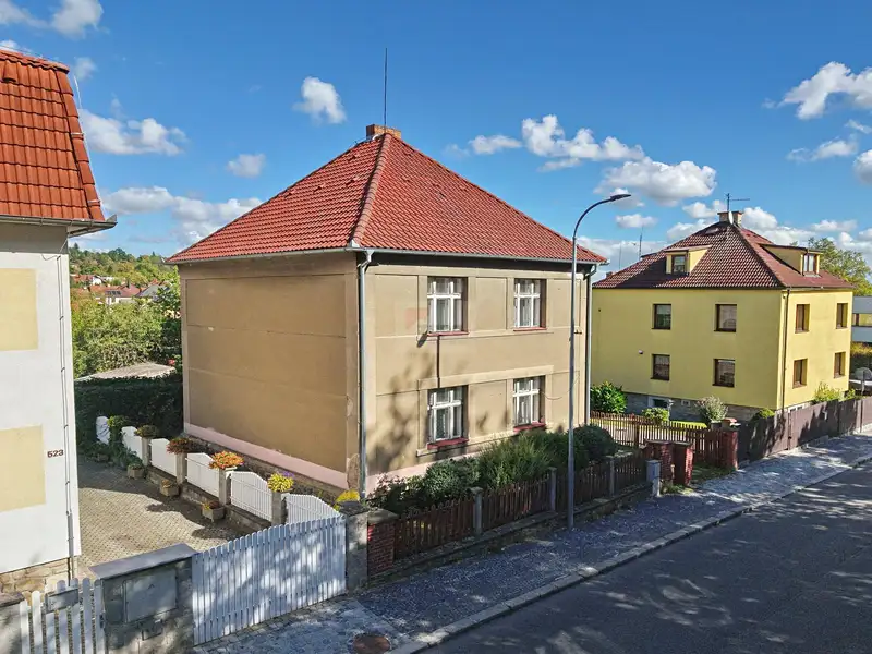 Prodej rodinného domu 264 m², pozemek 697 m², Strakonice – náhled fotky 1