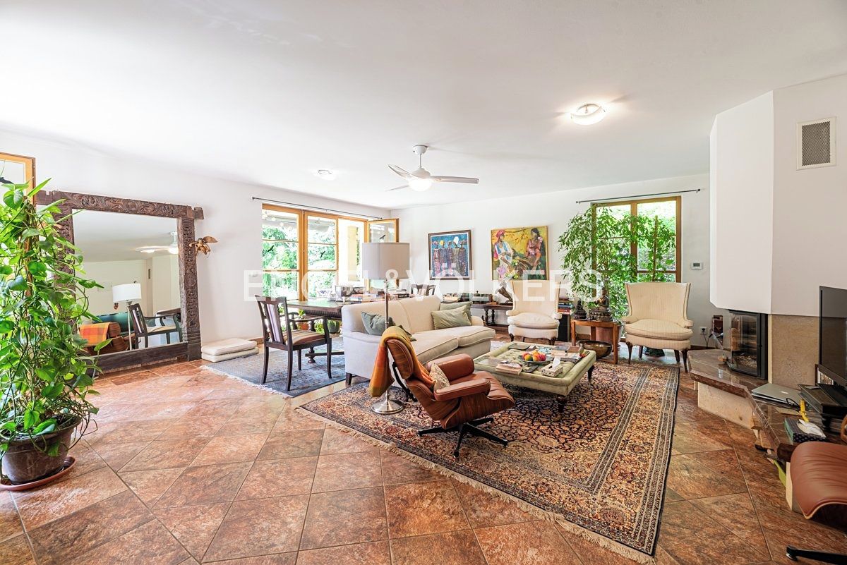Pronájem rodinného domu 340 m², pozemek 1197 m²