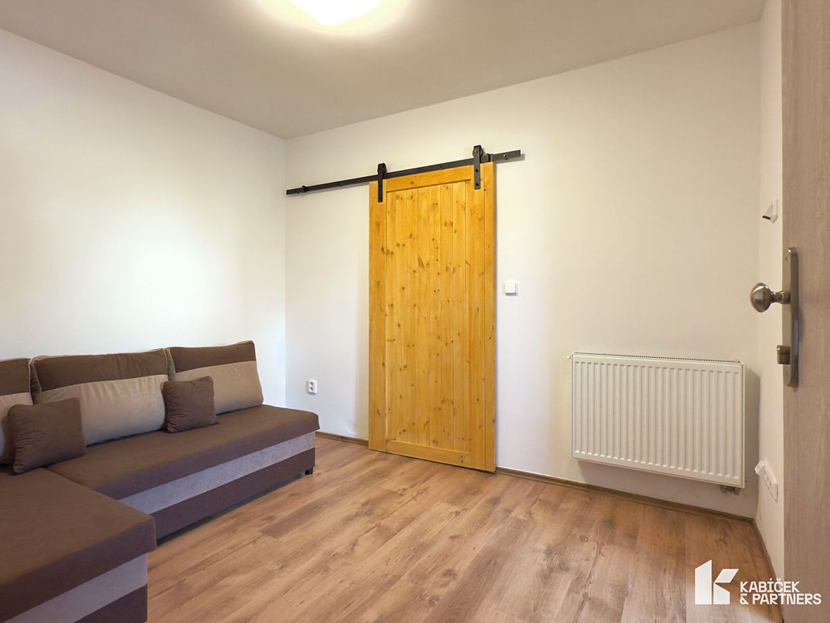 Pronájem bytu 1+kk 23 m² – fotografie 3