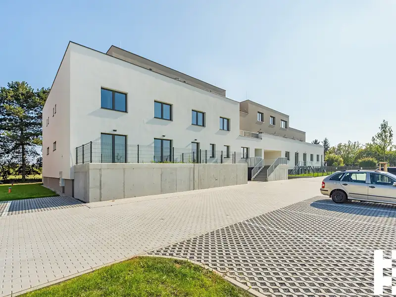 Prodej specifického typu nemovitosti 14 m², Praha – náhled fotky 3