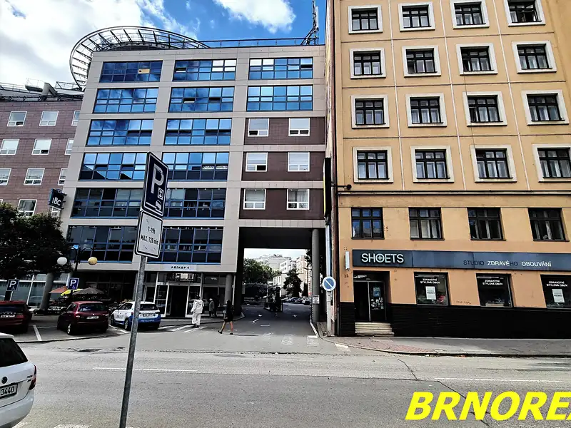 Pronájem garážového stání 12 m², Brno – náhled fotky 1