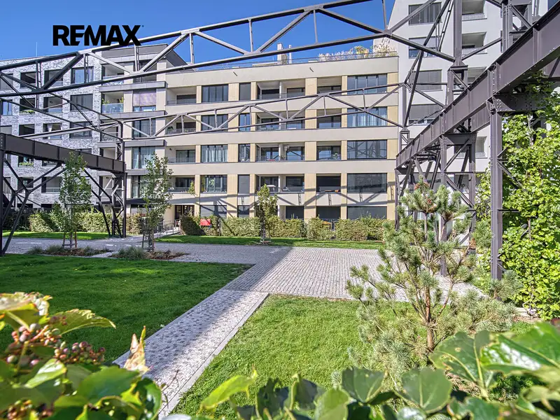 Pronájem bytu 2+kk 52 m², Praha – náhled fotky 1