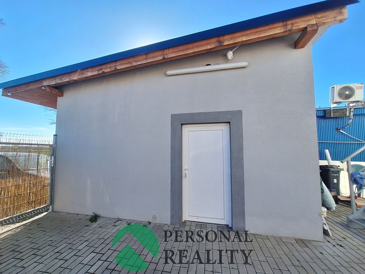Pronájem obchodního prostoru 16 m²
