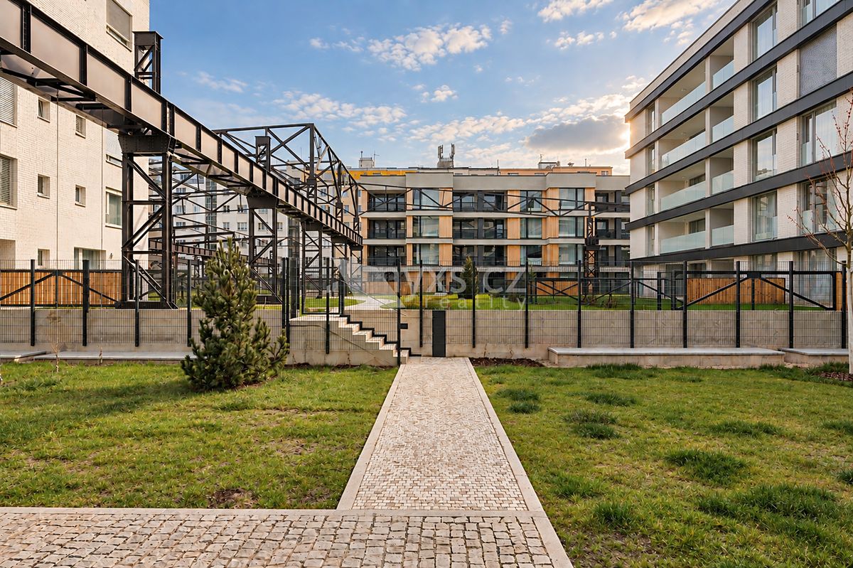 Pronájem garážového stání 12 m² – fotografie 5