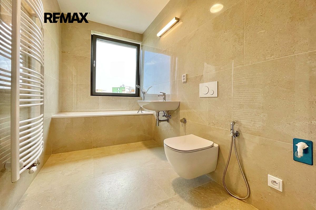 Pronájem bytu 4+kk 77 m² – fotografie 3