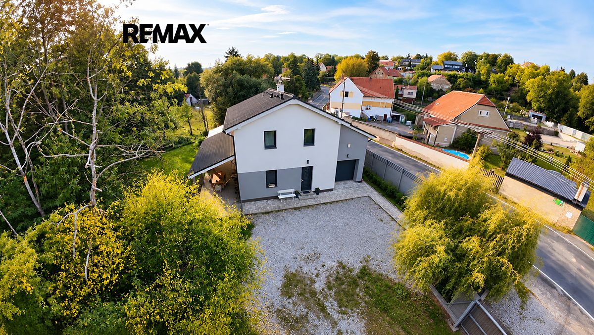 Prodej rodinného domu 160 m², pozemek 821 m² – fotografie 2