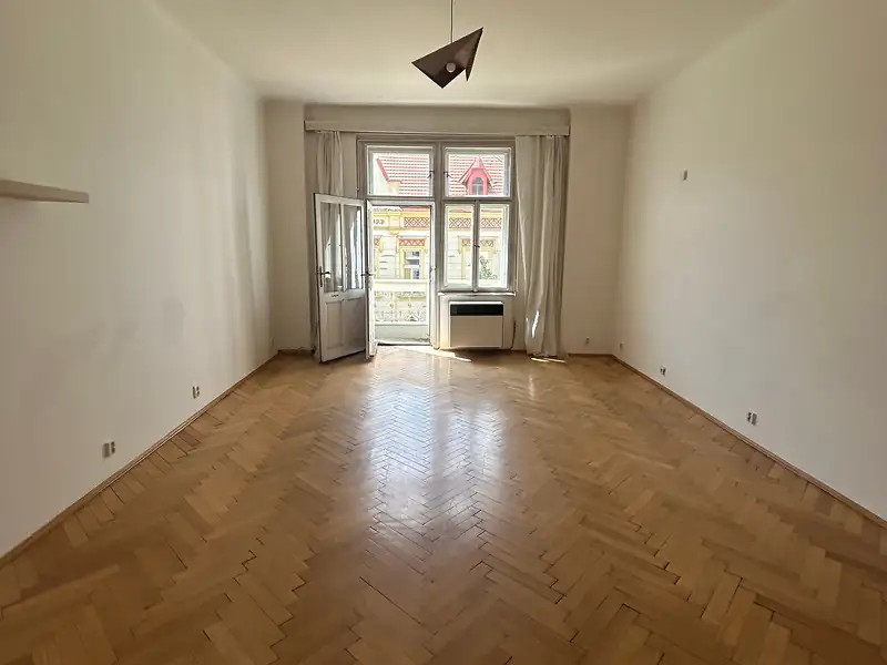 Prodej bytu 1+1 63 m², Praha – náhled fotky 3