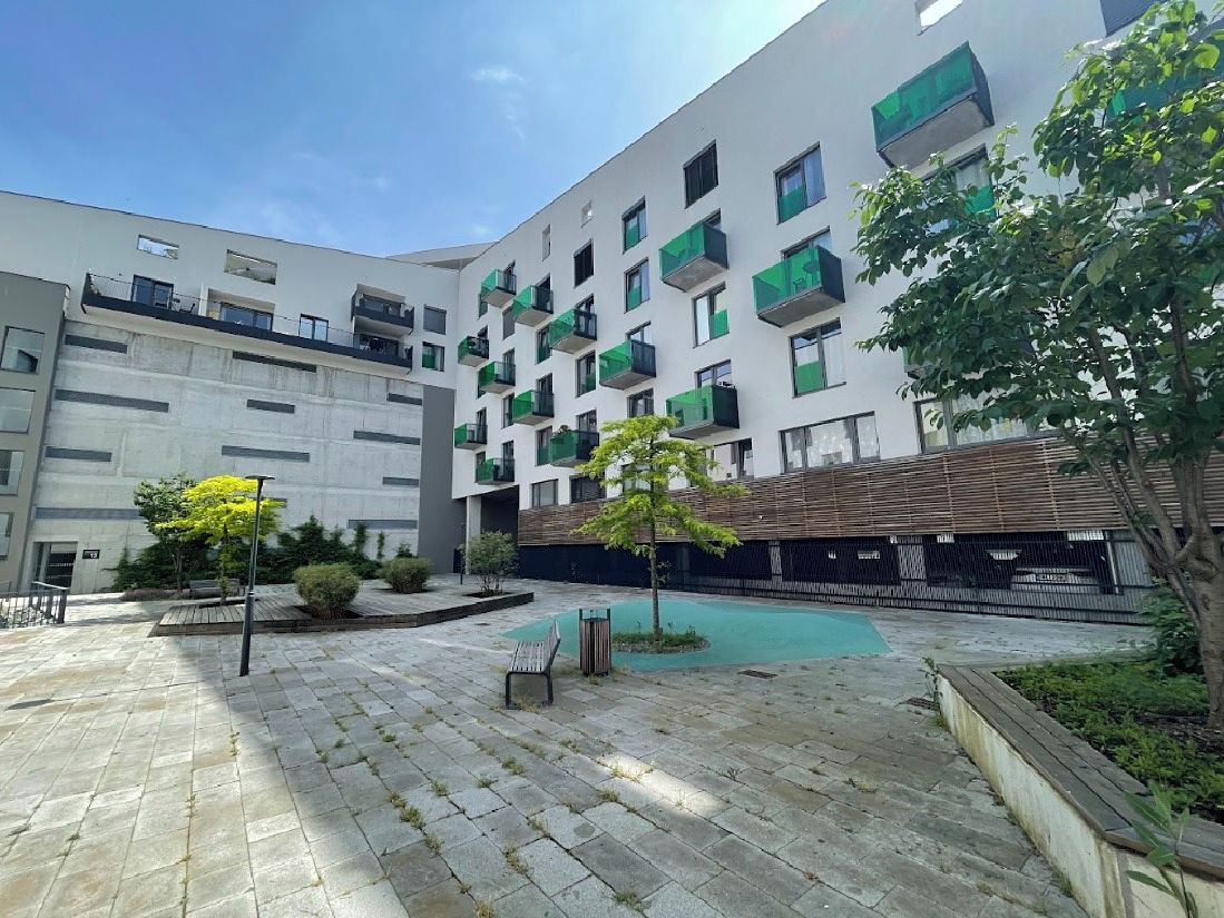 Pronájem bytu 1+kk 28 m² – fotografie 2