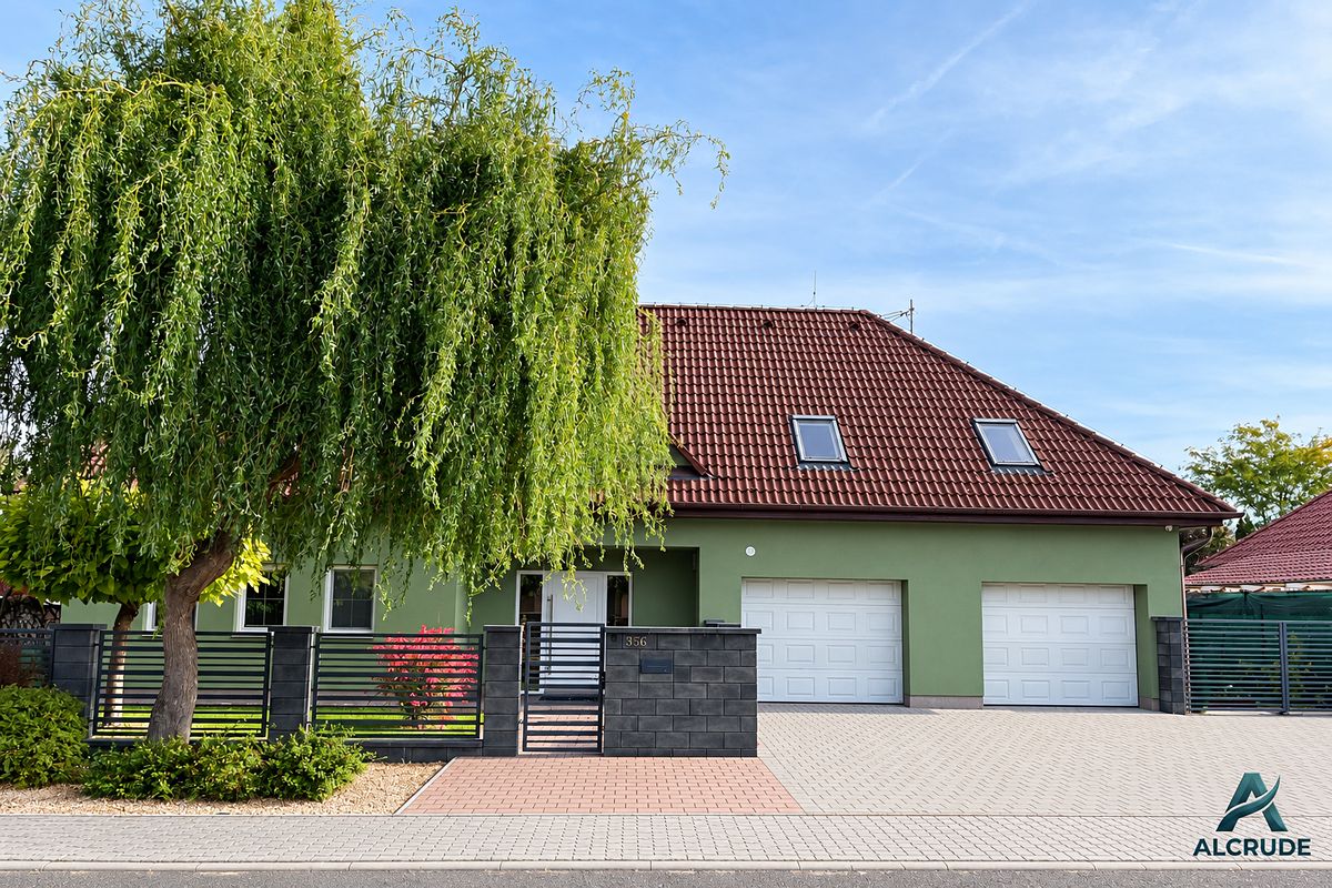 Prodej rodinného domu 316 m², pozemek 672 m²