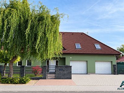 Prodej rodinného domu 316 m², pozemek 672 m²