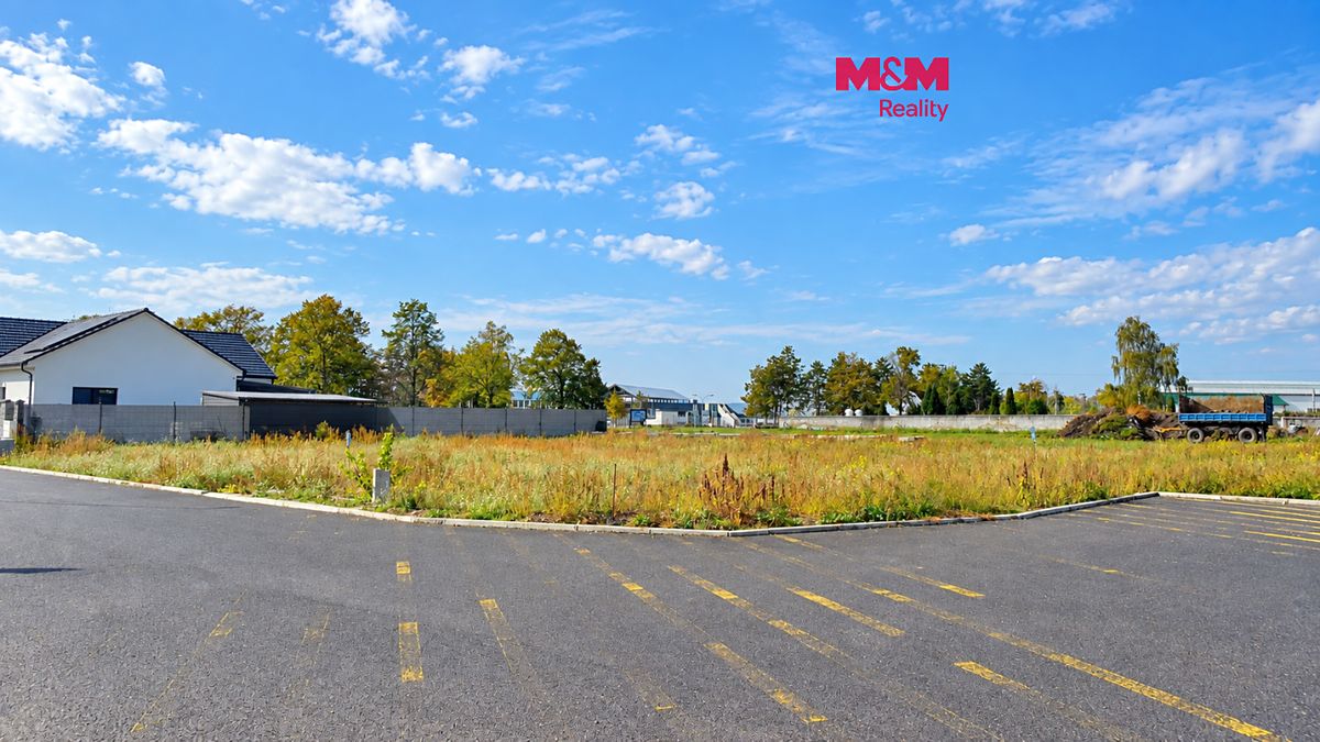 Prodej stavebního pozemku 986 m², Račice – fotka 1 z 3
