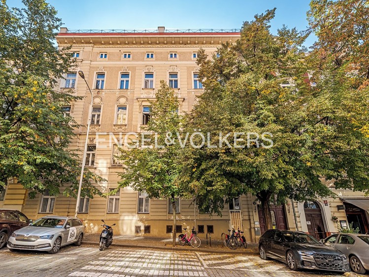 Pronájem komerčního prostoru, 155 m² (1 z 10)