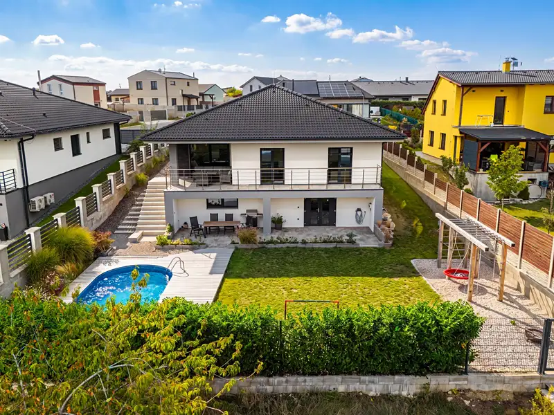 Prodej rodinného domu 300 m², pozemek 801 m², Brandýsek – náhled fotky 1