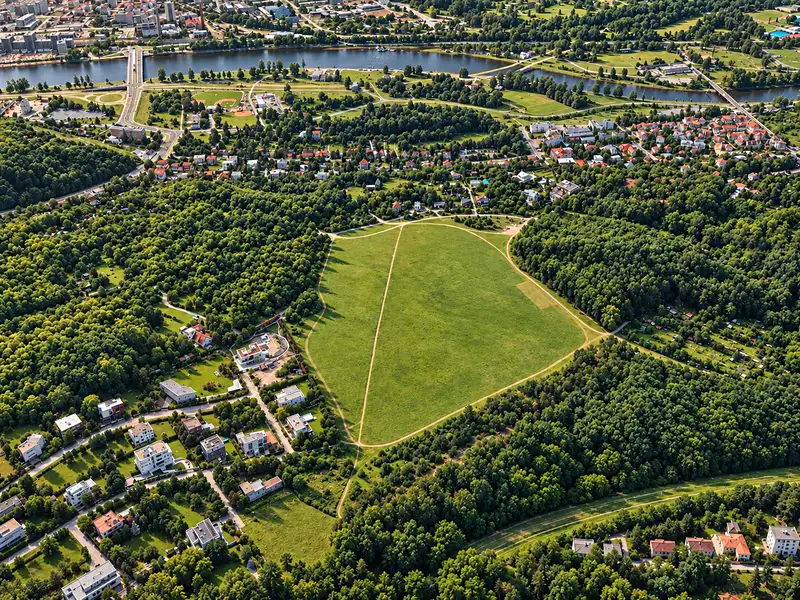 Prodej stavebního pozemku 1851 m², Praha – náhled fotky 1