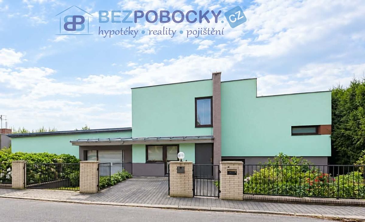 Prodej rodinného domu 243 m², pozemek 2575 m²
