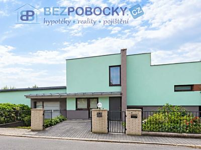 Prodej rodinného domu 243 m², pozemek 2575 m²