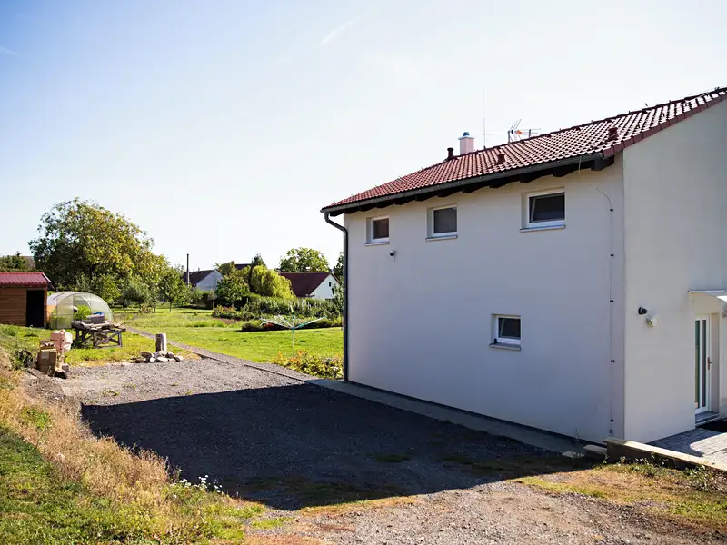Prodej rodinného domu 102 m², pozemek 2560 m², Postupice – náhled fotky 3