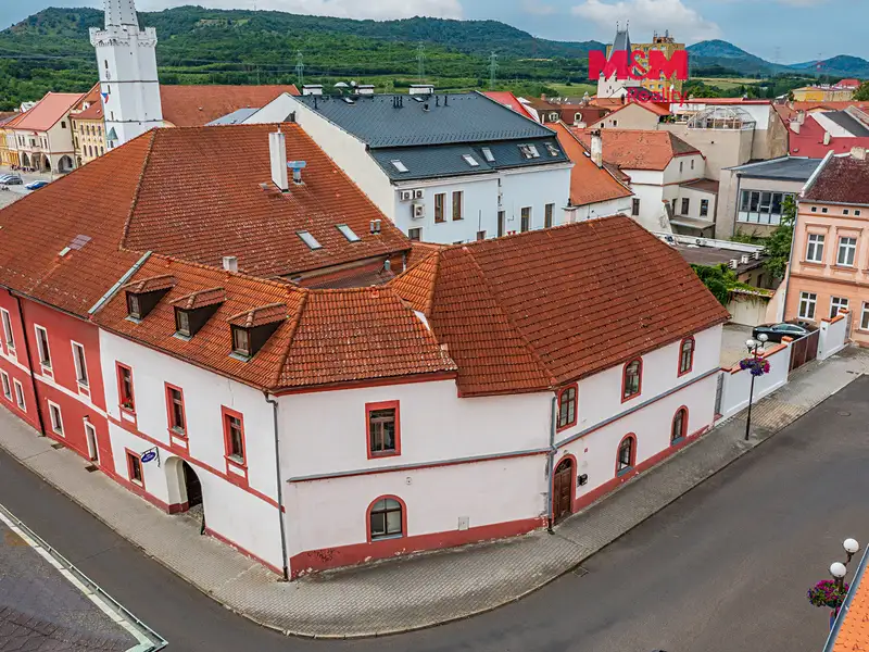 Prodej rodinného domu 500 m², pozemek 374 m², Kadaň – náhled fotky 1