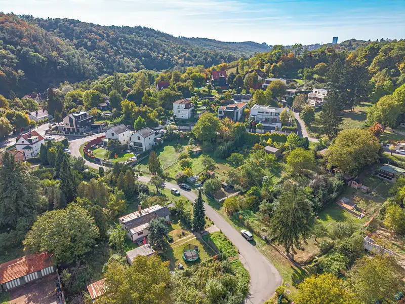 Prodej stavebního pozemku 758 m², Praha – náhled fotky 1