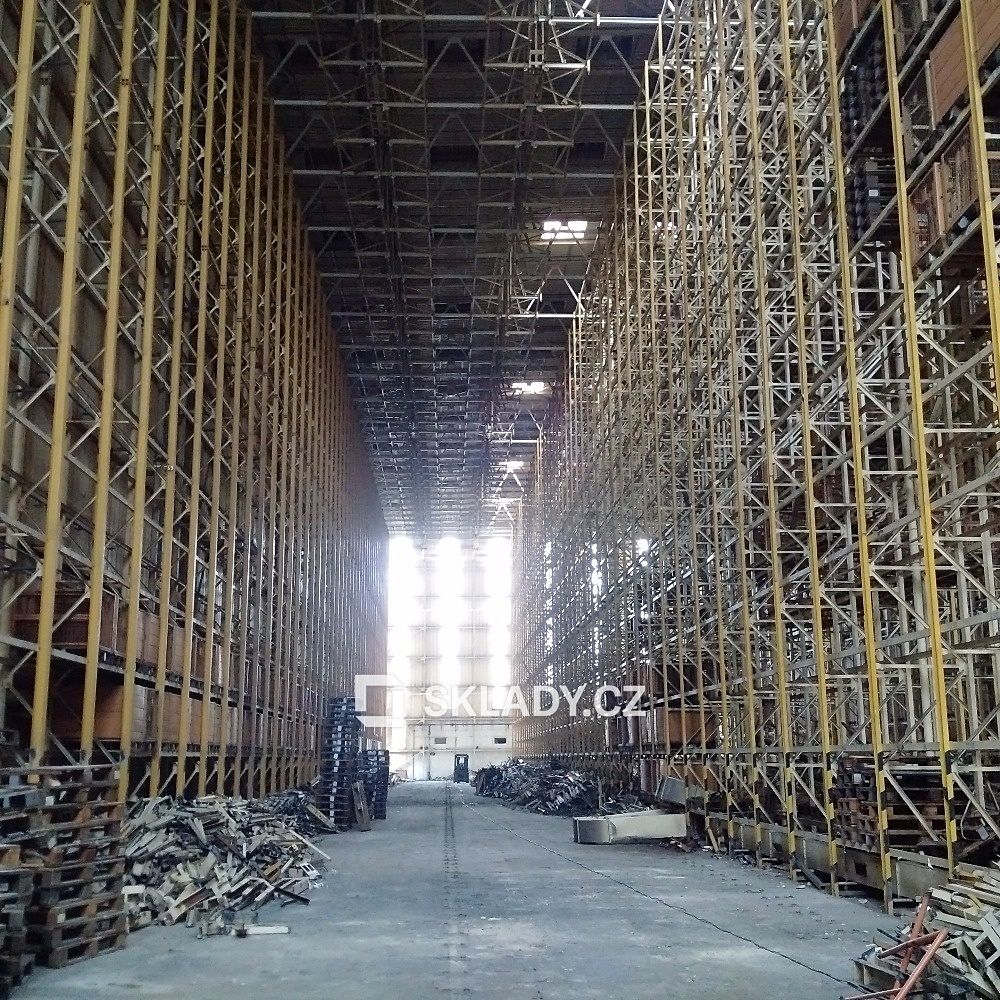 Pronájem skladového prostoru 2800 m²