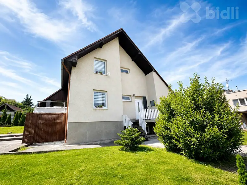 Prodej rodinného domu 216 m², pozemek 713 m², Slavičín – náhled fotky 1