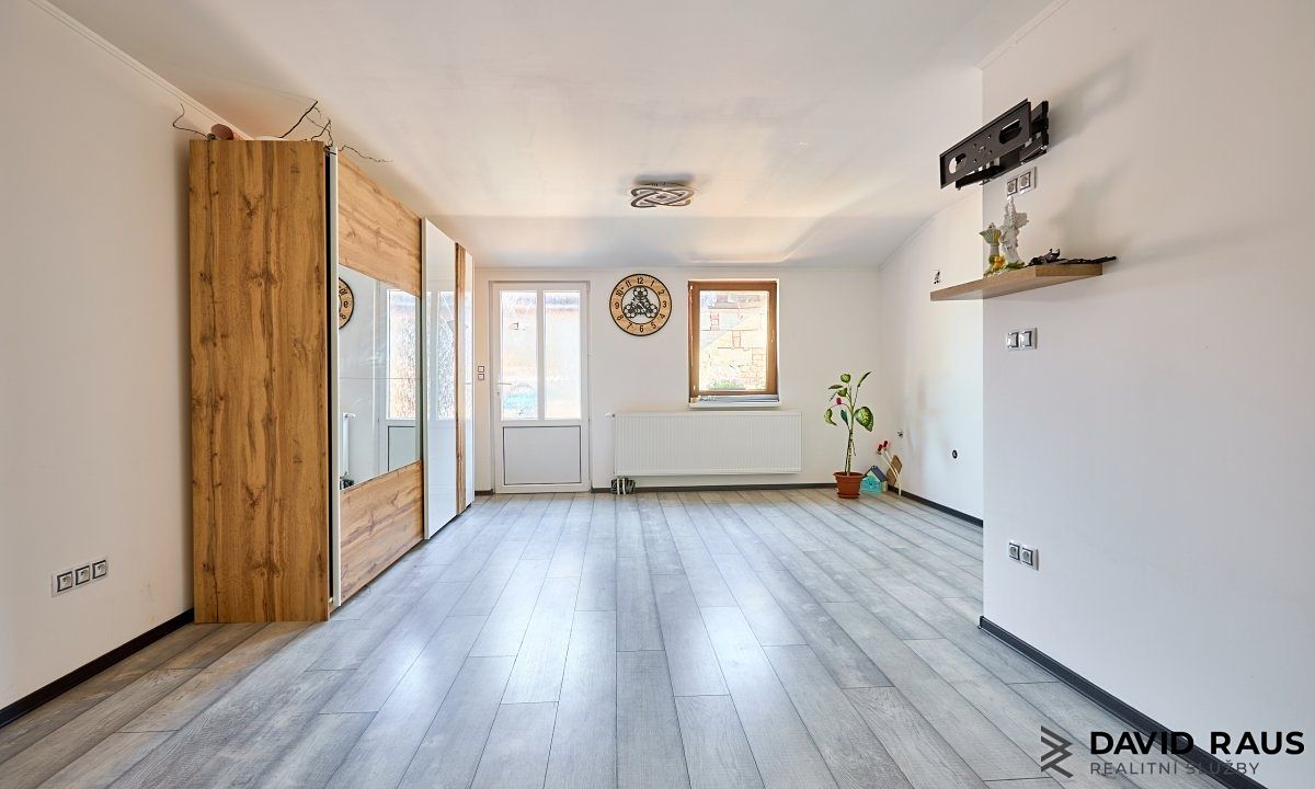 Prodej rodinného domu 185 m², pozemek 194 m² – fotografie 3