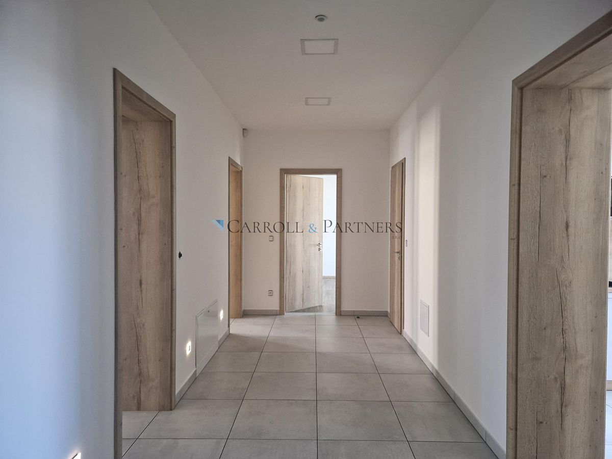 Pronájem obchodního prostoru 118 m² – fotografie 2