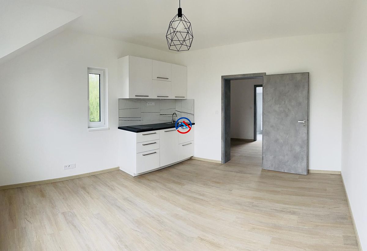 Pronájem bytu 1+kk 33 m² – fotografie 3