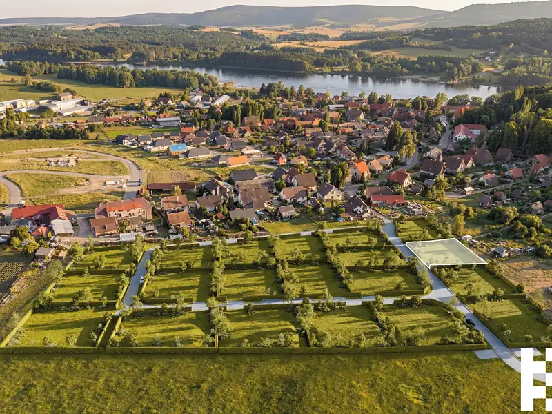 Prodej stavebního pozemku 813 m², Horní Planá – náhled fotky 1