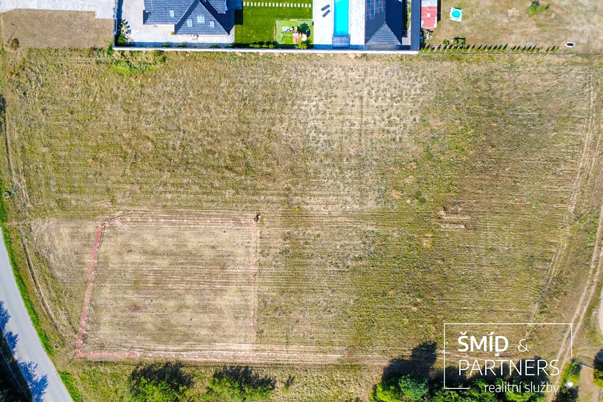 Prodej stavebního pozemku 974 m² – fotografie 3
