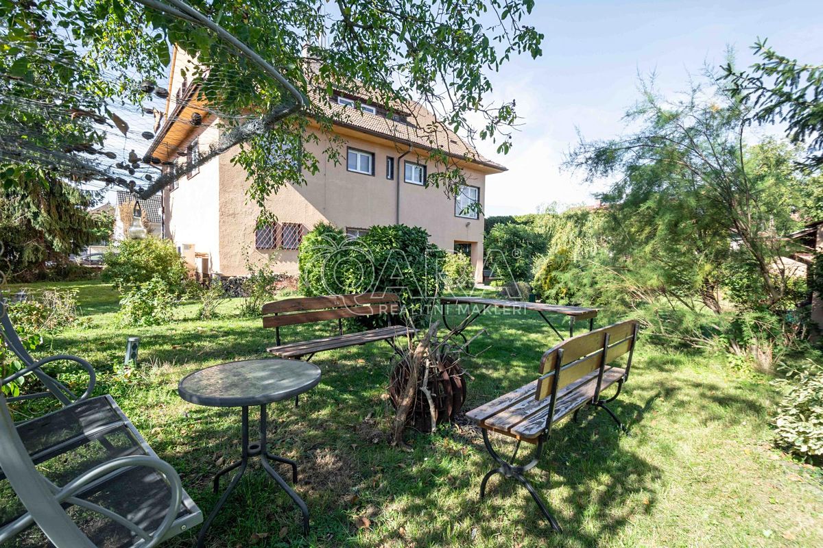 Prodej rodinného domu 411 m², pozemek 814 m² – fotografie 5