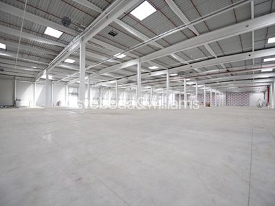 Pronájem výrobní haly, prostoru 7308 m²