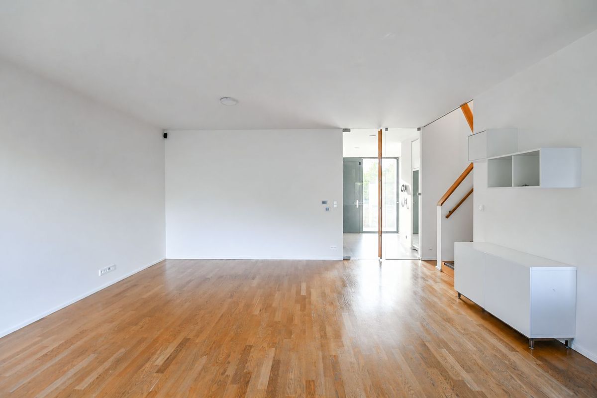 Pronájem rodinného domu 210 m², pozemek 207 m² – fotografie 3