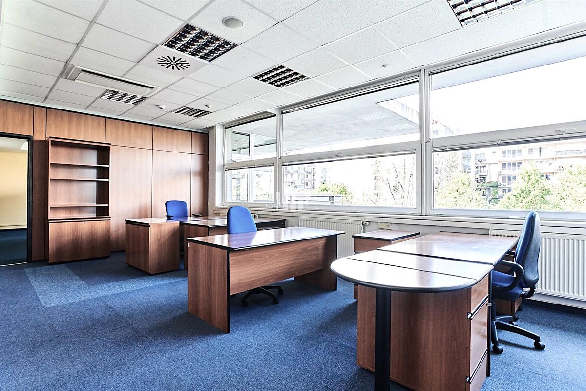 Pronájem kanceláře 183 m² – fotografie 3
