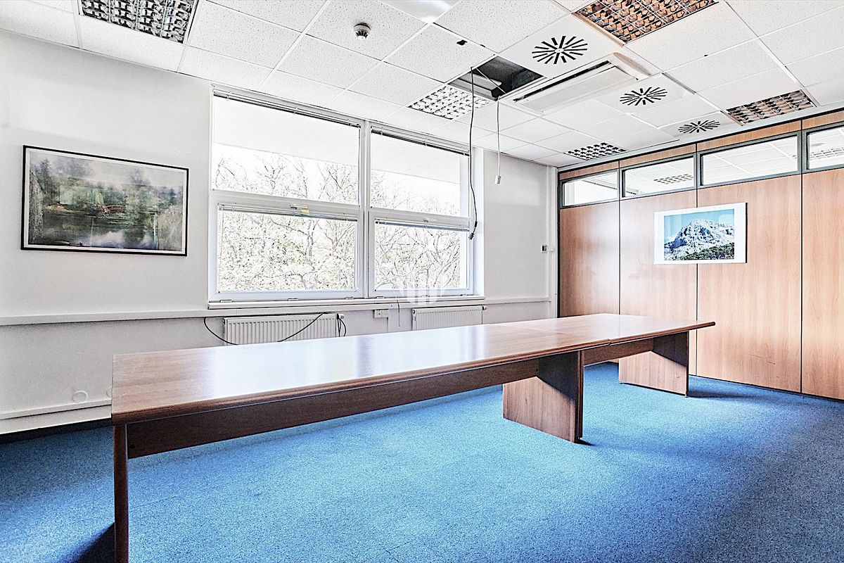 Pronájem kanceláře 194 m² – fotografie 4