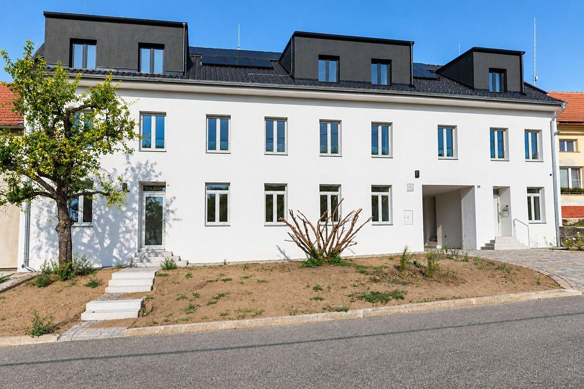 Pronájem bytu 3+1 126 m², Rybníček – fotka 1 z 3