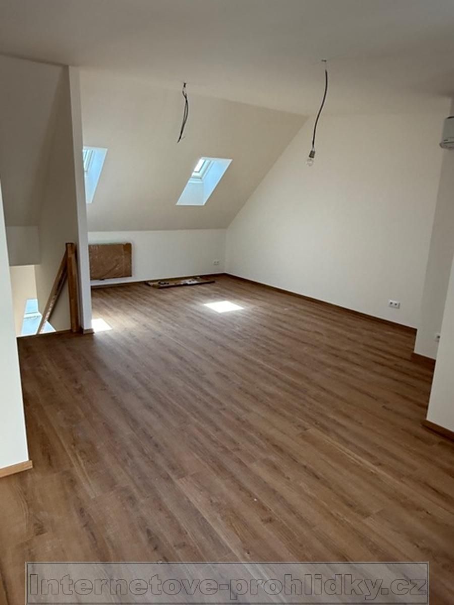 Pronájem bytu atypický 140 m²