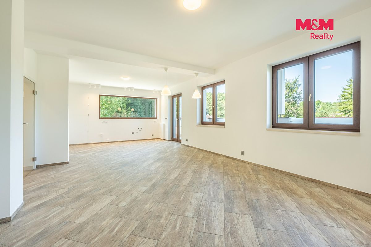 Prodej rodinného domu 198 m², pozemek 1543 m² – fotografie 5