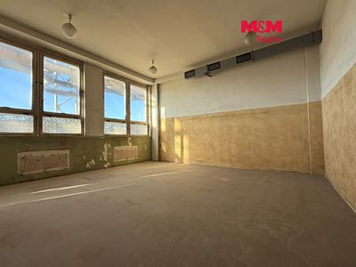 Pronájem skladového prostoru 996 m²