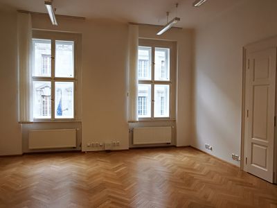 Pronájem kanceláře 373 m²