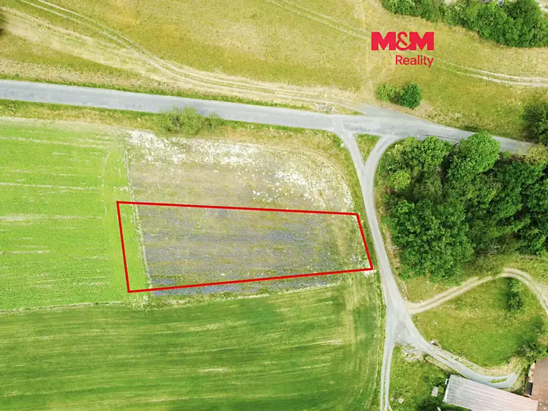 Prodej stavebního pozemku 1261 m², Poleň – náhled fotky 1