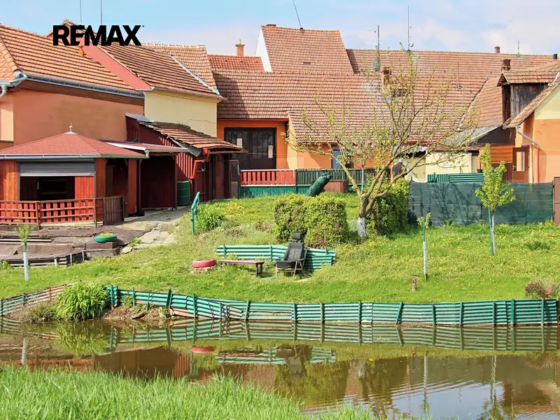 Prodej rodinného domu 232 m², pozemek 990 m², Odrovice – náhled fotky 2